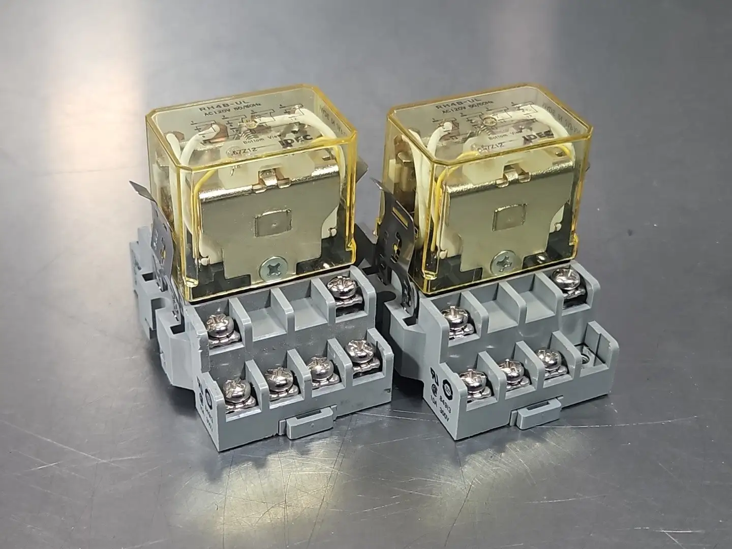 IDEC RH4B-UL- AC120V Relay w/ SH4B-05 Socket (LOT OF 2) Loc4D14