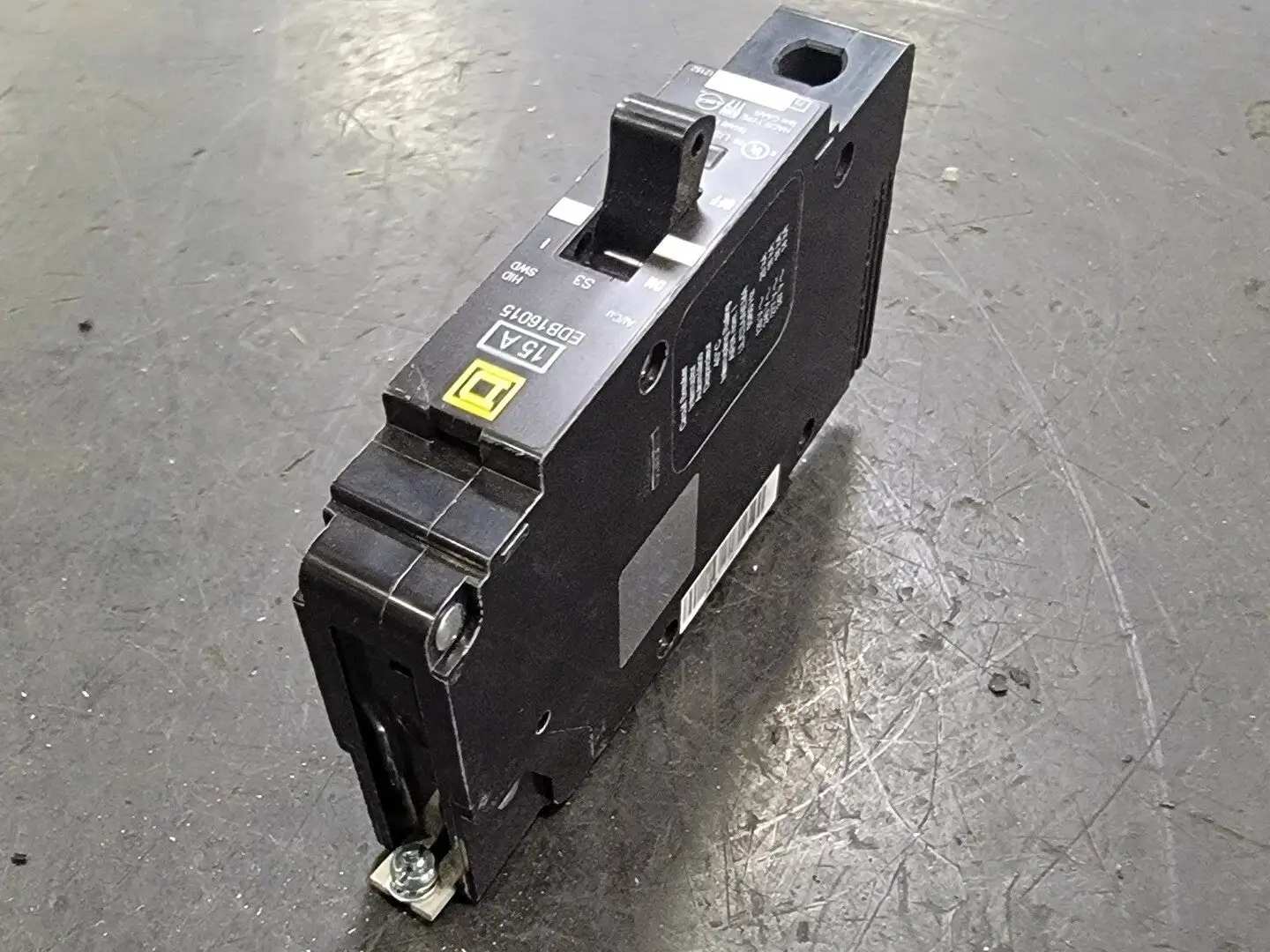 NEW SQUARE D EDB16015
