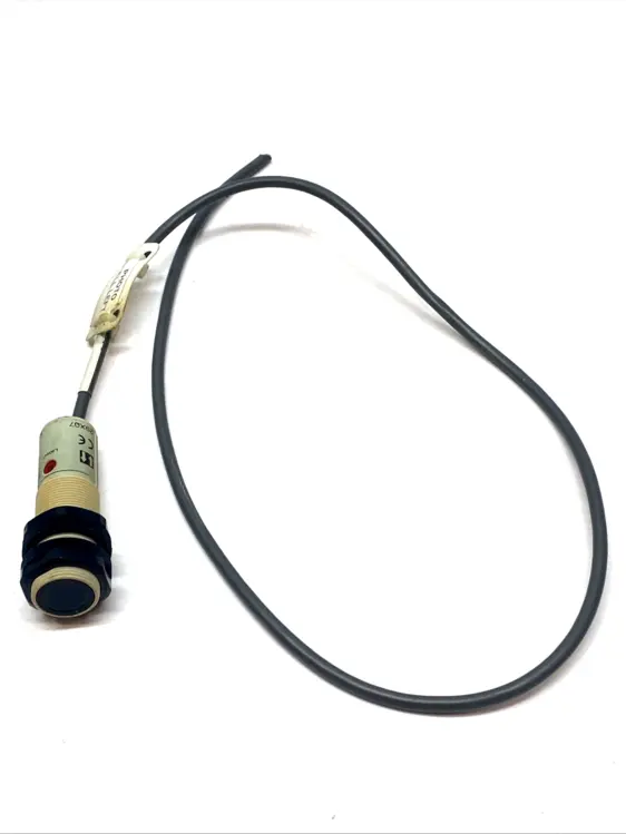 Used OMRON PHOTOELECTRIC SENSOR DIFFUSE 0.1M PNP 10-30VDC Photoelectric Sensors Michigan US | Maverick Industrial Sales #1092027