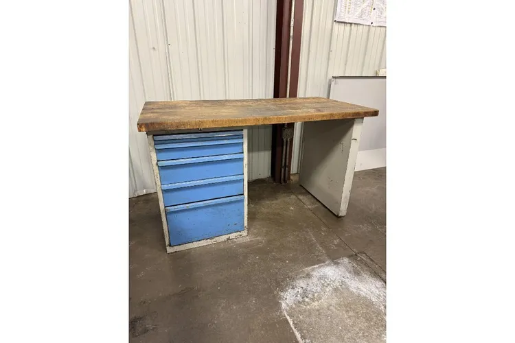 Used _UNKNOWN_ _UNKNOWN_ Work Benches Utah US | KD Auctions #1553809
