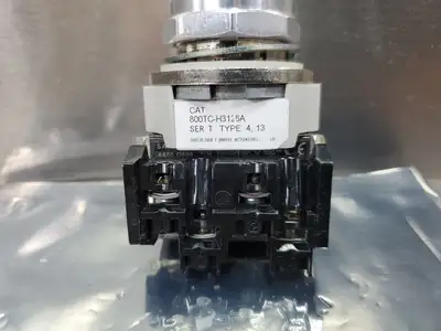 USED Allen-Bradley 800TC-H3126A