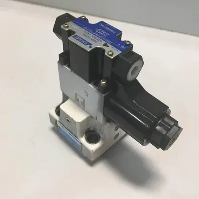 USED TOKIMEC DG4V-3-2A-M-P7-H-7-52 CV