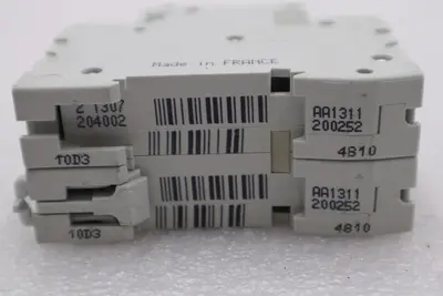 SCHNEIDER ELECTRIC GG004D001 CIRCUIT BREAKER 10A 240VAC STOCK #K-2326