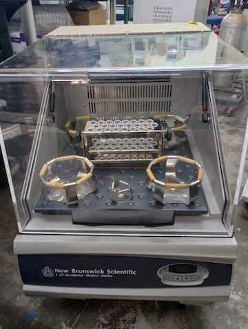 Used NEW BRUNSWICK SCIENTIFIC _UNKNOWN_ Incubator Shakers California US | Biotech Equipment Sales #1486879