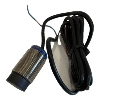NEW TELEMECANIQUE XS2M30MA230H4 PROXIMITY SWITCH