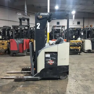 USED 2016 CROWN RR5725-45