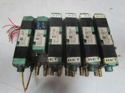 Numatics 6 station flexiblock w/(4) 082SS425K solenoid valves (1) 082SA43AK
