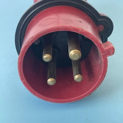 USED HUBBELL WIRING DEVICE-KELLEMS HBL520C9W