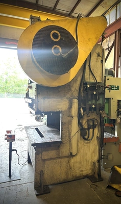USED 1982 BLOW PRESSES BLOW GD60 PRESS