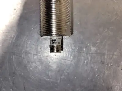 USED OMRON E2E-X10F1-M1