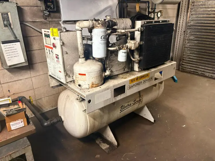 Used _UNKNOWN_ _UNKNOWN_ Tank Mounted Air Compressors Ohio US | Myron Bowling Auctioneers Inc #1504658