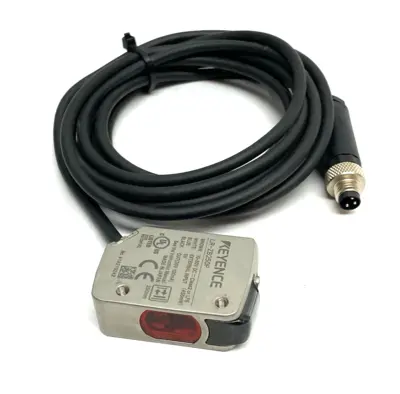 USED KEYENCE SELF-CONT. CMOS DISTANCE LASER SENSOR, RECTANGULAR, CABLE TYPE