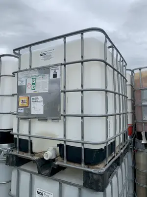 (33) 275 GALLON IBC WATER PLASTIC TOTES: STOCK #13496