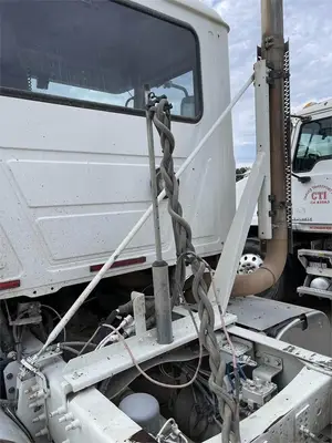 USED 2011 MACK PINNACLE CXU612