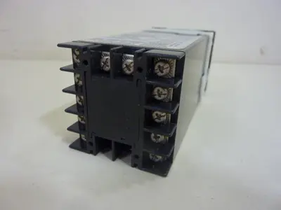USED DWYER 140AM