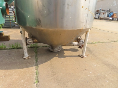 400 gallon Stainless Steel agitated Mix tank jacketed with heater, ribbon agitaton