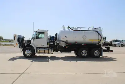 New | in-Stock 2027 PETERBILT 548 Vacuum Truck Texas US | Roll Off Truck World #1492027