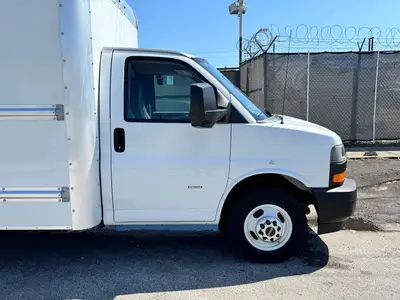 Used 2021 GMC SAVANA CUTAWAY Box trucks Florida US | Truck and Van Outlet #1509173