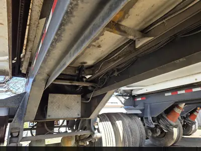 USED 2013 PETERBILT 384