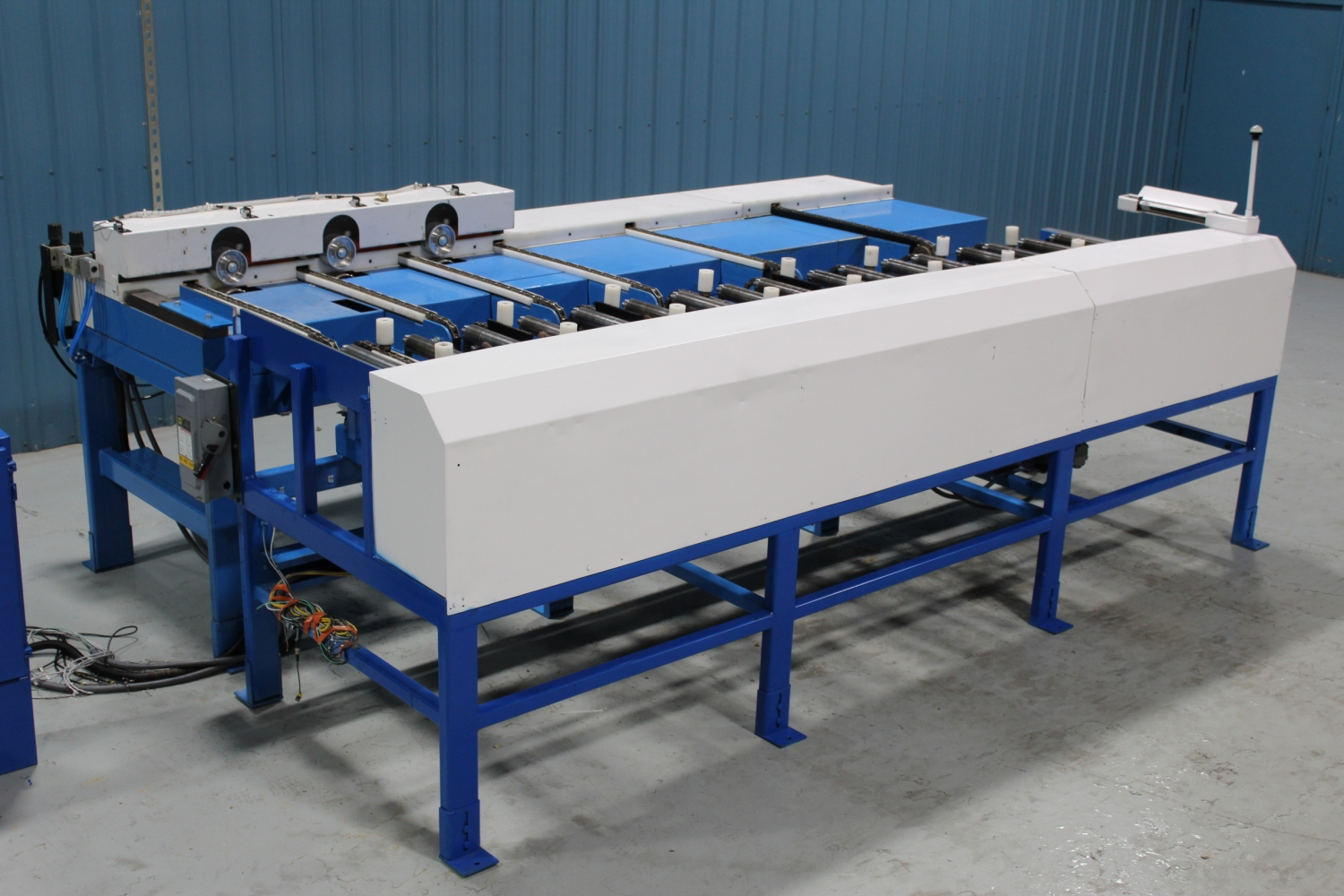 Ultimizers S-Transfer Lateral Infeed for Optimizing Saw