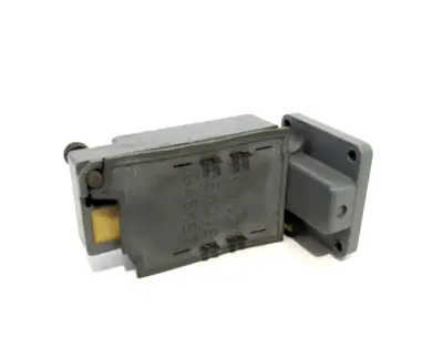 USED CUTLER HAMMER E50SAL LIMIT SWITCH BODY