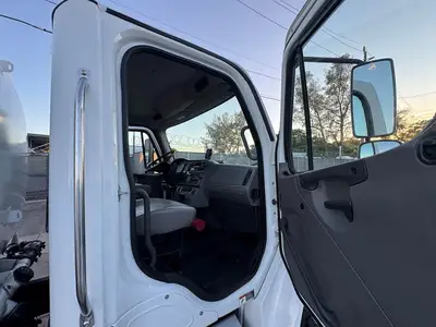 Used 2020 FREIGHTLINER M2 Carhaulers Florida US | Truck and Van Outlet #1509252