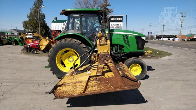 Used 2014 JOHN DEERE 6105D Agricultural Tractors | Rosseel's Equipment Inc #720637