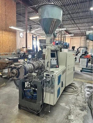 USED 1997 CINCINNATI MILACRON CM-55