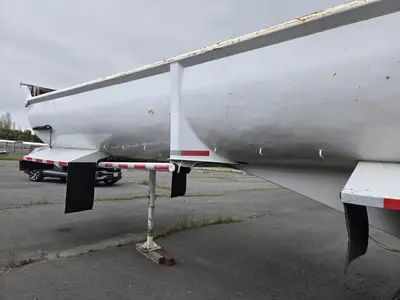 USED 1985 RELIANCE 28FT
