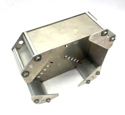 USED COOPER B-LINE KWIKSPLICE CABLE TRAY UNIVERSAL FITTING, PUNCHED BOTTOM