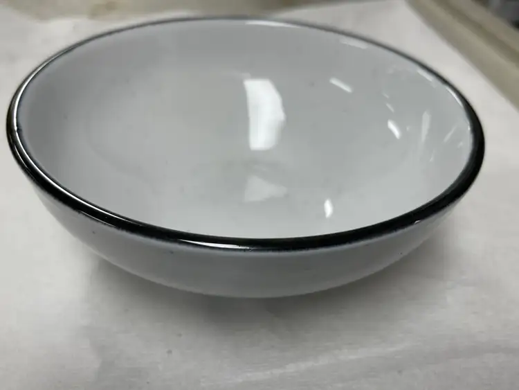 Used Tuxton Used Tuxton 5-3/4" Round Ceramic 16oz Bowl - WO1 Smallwares Illinois US | Falcon Restaurant Supply #1375416