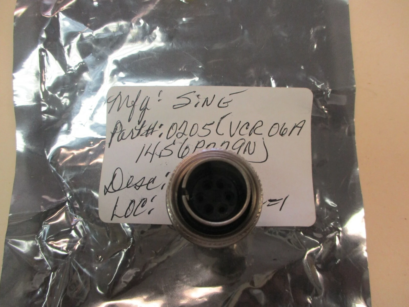 NEW Amphenol 0205 (VCR06A14S6P119N)