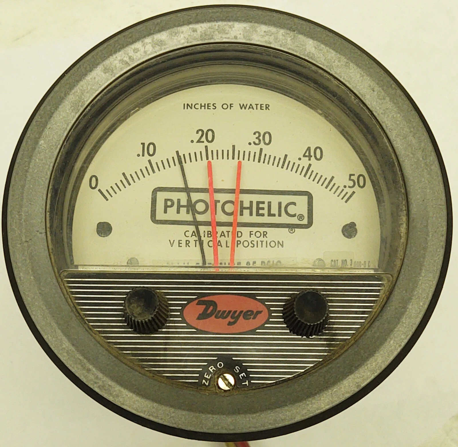 Dwyer PHOTOHELIC Gauge Range 0'' - .50'' of Water 25 PSI Max 117VAC Differential