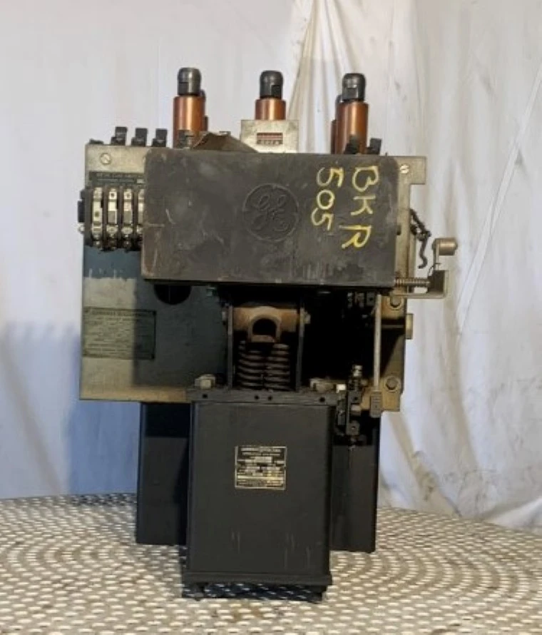 GE Circuit Breaker K143, 600A, 7500V, EO/DO, 110VDC Control