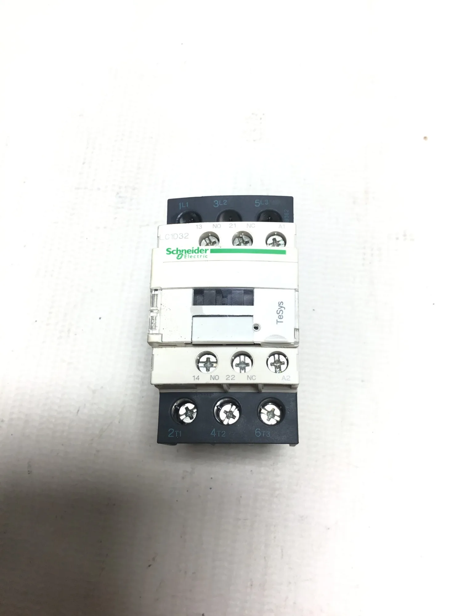 Schneider Electric LC1D32 Contactor 50/60Hz 600VAC Max 6kV 50A 20lb in Torque