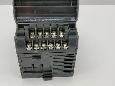 Keyence KV-16AT Programmable Controller 100-240VAC 0.5A DIN Rail Mount