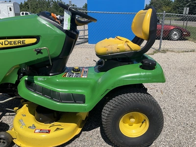 Used JOHN DEERE X300 Mowers Michigan US | Miedema Asset Management Group #1337425