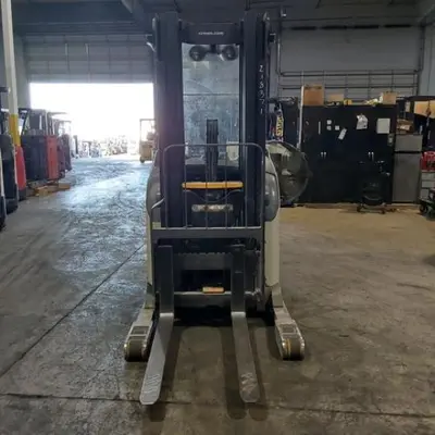 USED 2016 CROWN RR5725-45