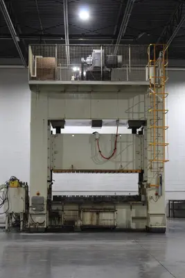 1999 KOMATSU L2M300-3BM Stamping Press | Levy Recovery Group (31)