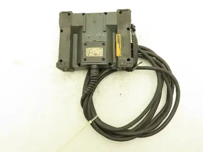 Idec HG2R-SS62BH-MK1260 Robot Teach Pendant Display With E-Stop & Cord *Photos