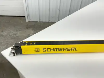 Schmersal SLC440-E-1450-14 Safety Light Curtain Transmitter