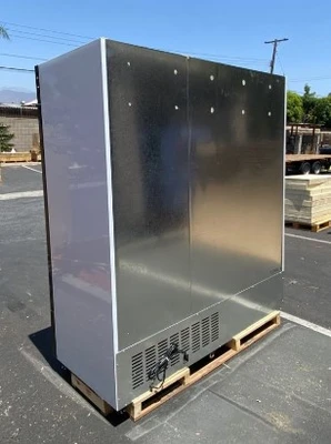 171-0102 72” Glass 3 Door Self Contained Reach In Cooler