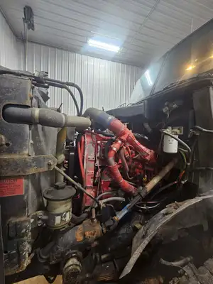 INTERNATIONAL 7600 tractor with loader | Iron Listing (8)