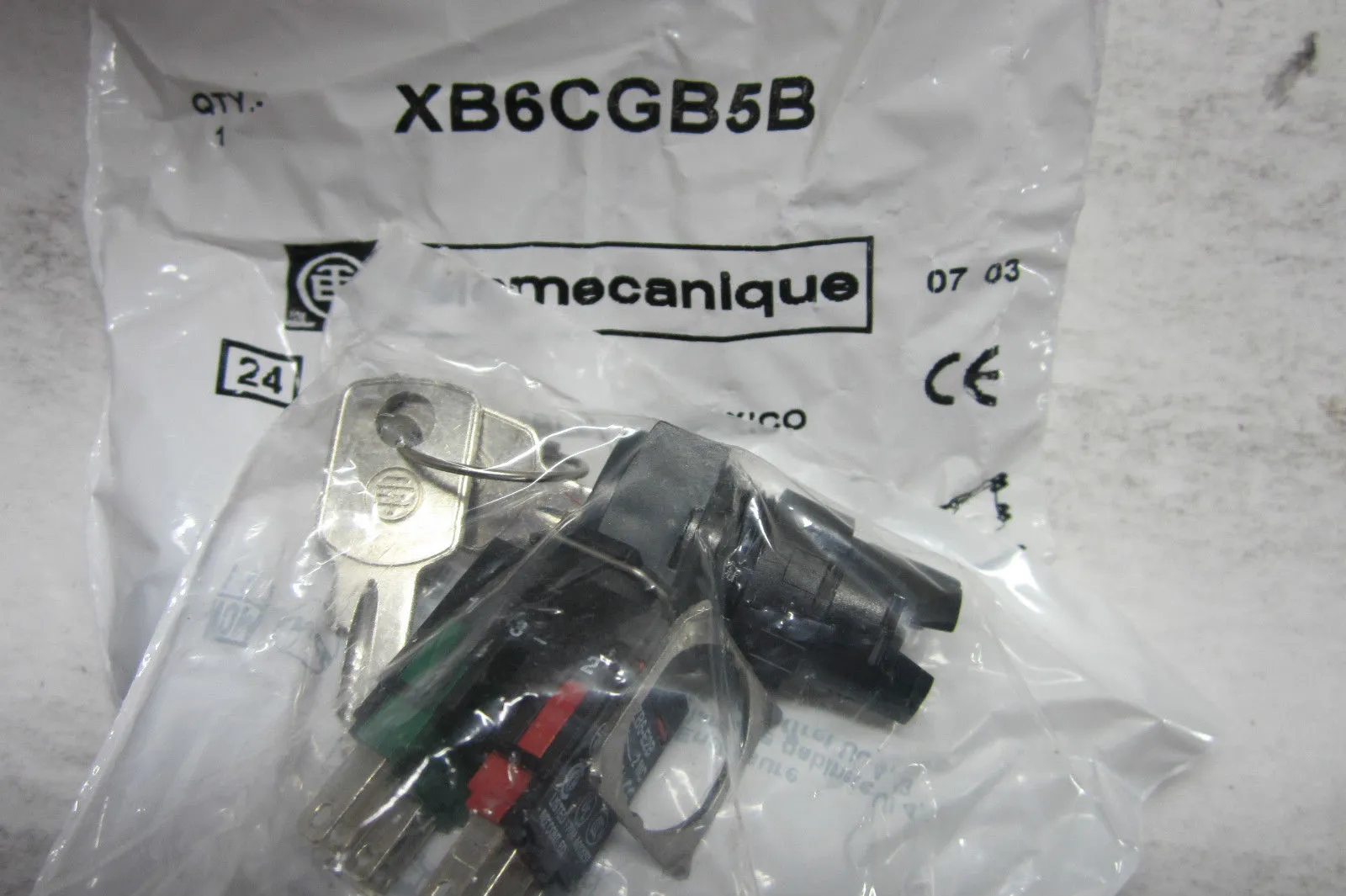 NEW TELEMECANIQUE XB6CGB5B SELECTOR SWITCH