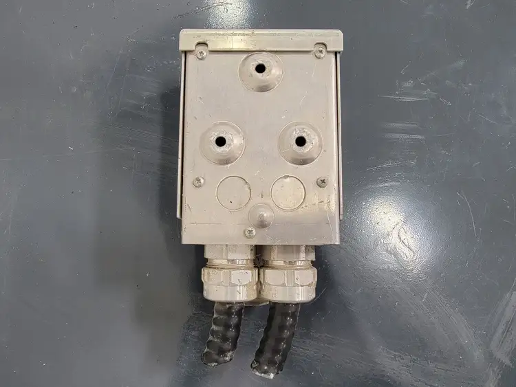 Used PASS & SEYMOUR 7833-MD Switchgears British Columbia CA | Lenmark #243432