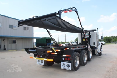 New | in-Stock 2027 PETERBILT 548 Rolloff Trucks Texas US | Roll Off Truck World #1492013