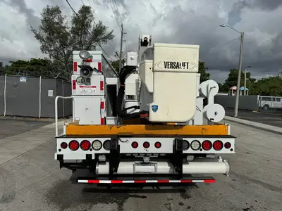 Used 2017 VERSALIFT SST40EIH-02 Bucket (boom) trucks Florida US | Truck and Van Outlet #1509171