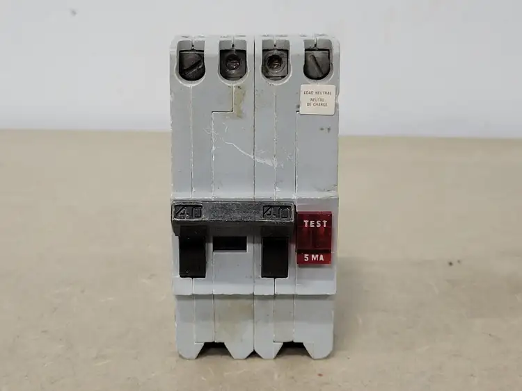 Used FEDERAL PIONEER NBGF240 Switchgears British Columbia CA | Lenmark #239754