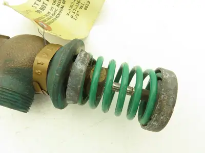 Johnson Controls V-3752-6007 1/2" Steam Union Angle Valve 3-6 PSI