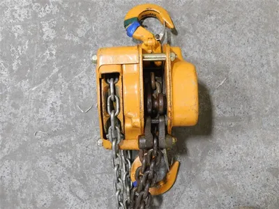 MAGNA Lifting Products Inc. 1/2 Ton Magna Ton Chain Hoist Used